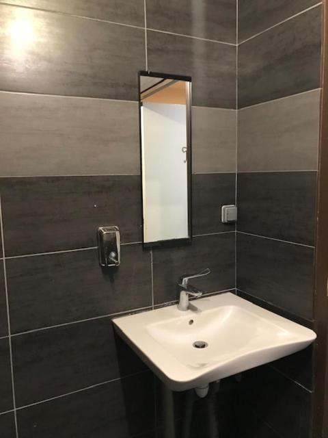 Trendy Hostel 이브리쉬르센 외부 사진